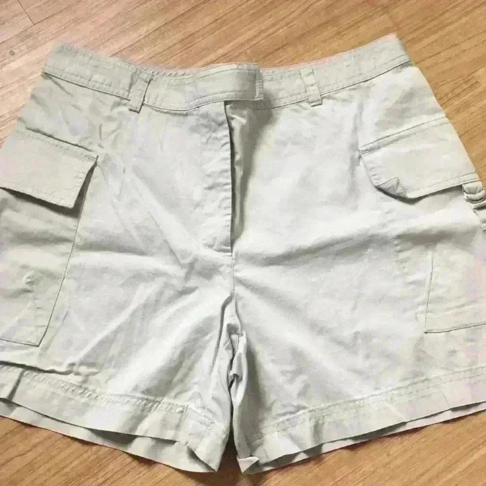 New York and Company khaki Cargo shorts
